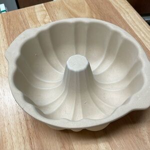 Pampered Chef bundt pan